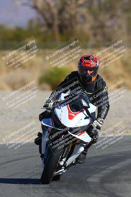 media/Jan-14-2024-SoCal Trackdays (Sun) [[2e55ec21a6]]/Turn 2 (1025am)/